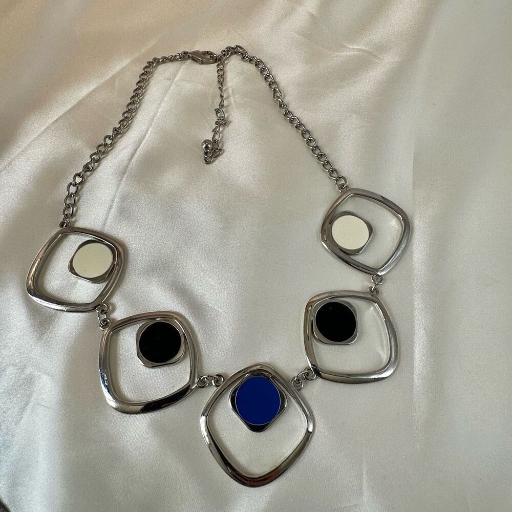 Silver tone geometric statement necklace - Picture 4 of 10